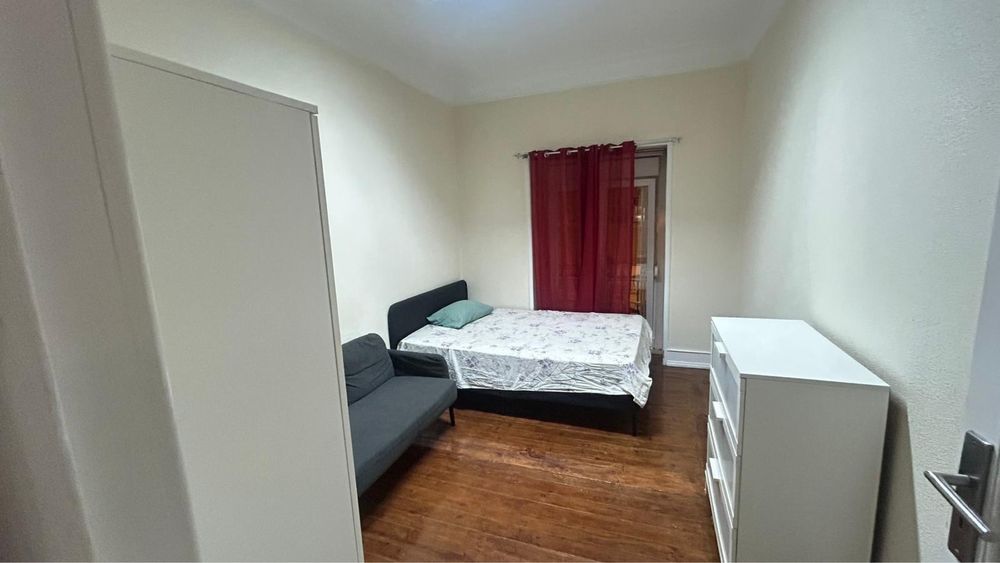 Quarto casal para alugar em amadoara perto de estação de comboio .