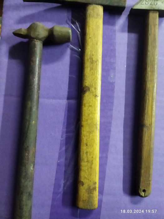 Молотки ювелира,часавщика.