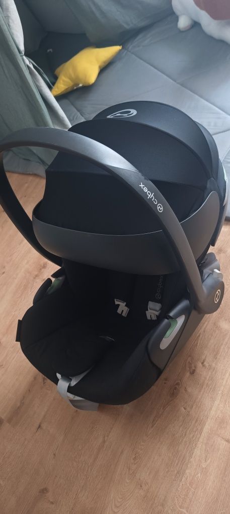 Fotelik nosidło z bazą Cybex stan idealny