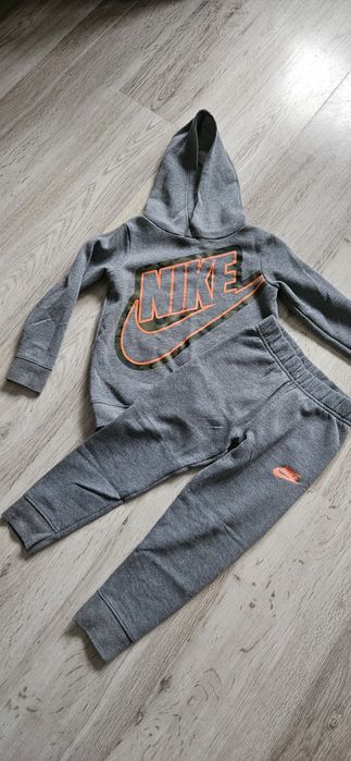 Dres chłopięcy NIKE komplet 104/110