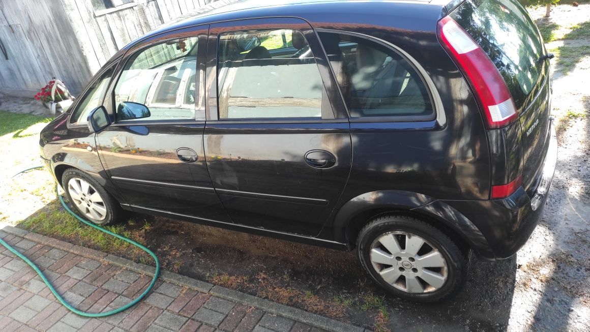 Sprzedam auto Opel Meriva  - auto uszkodzone.