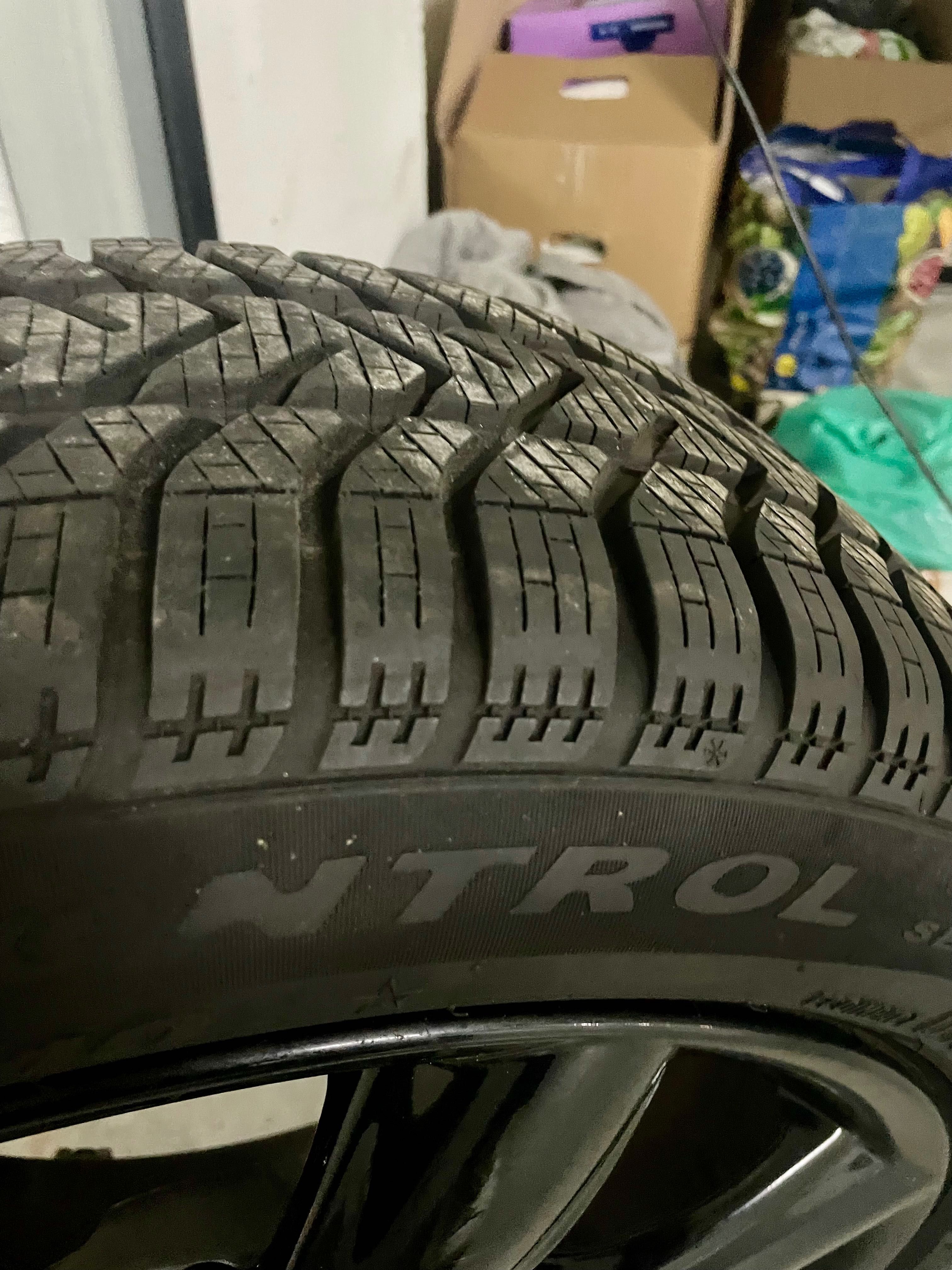 Mini Jantes 17“ cor preta com Pneus Pirelli de inverno (usadas)