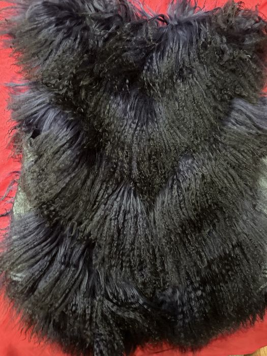 Продам жилеку, мех натур. Лама