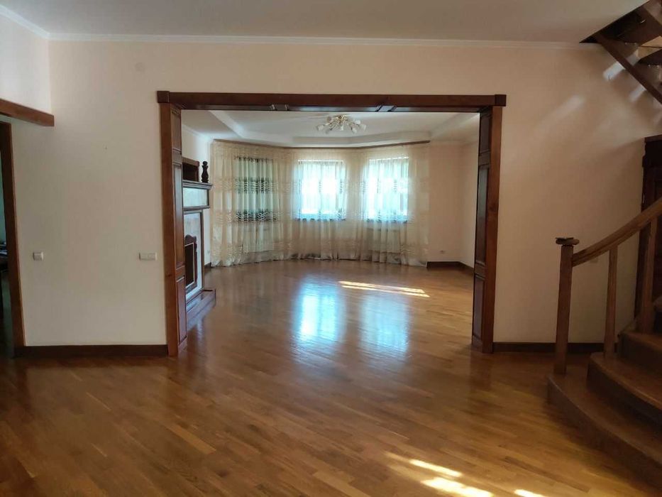 Продається сучасний двоповерховий будинок в селі Станишівка