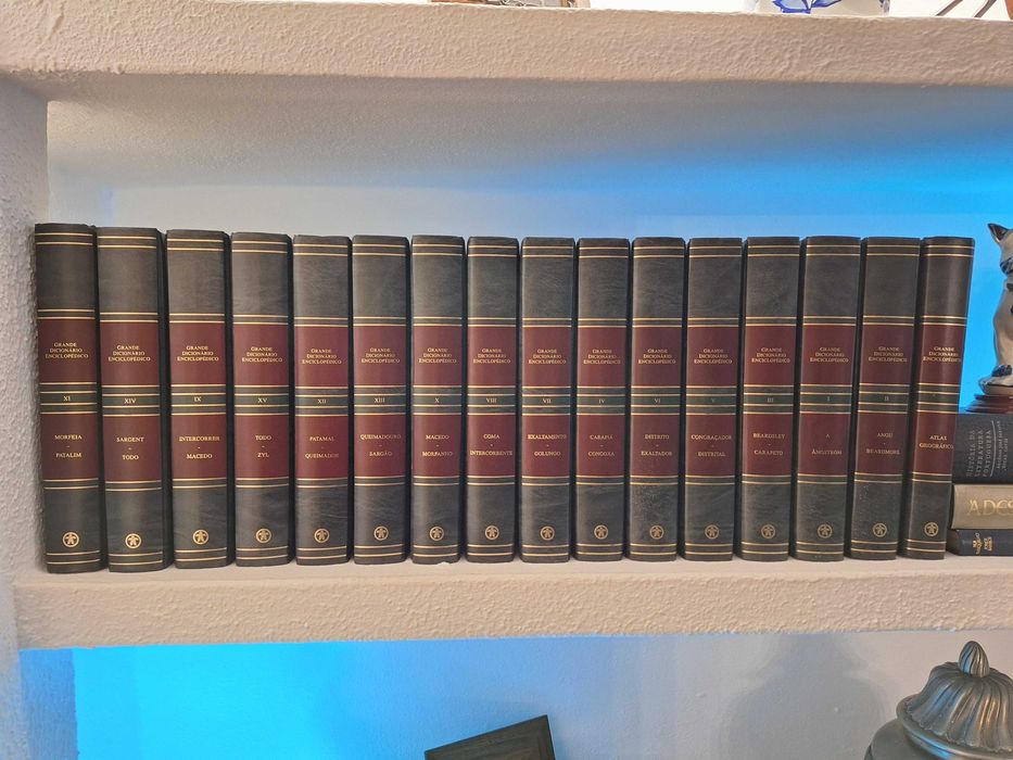 Duas enciclopédias