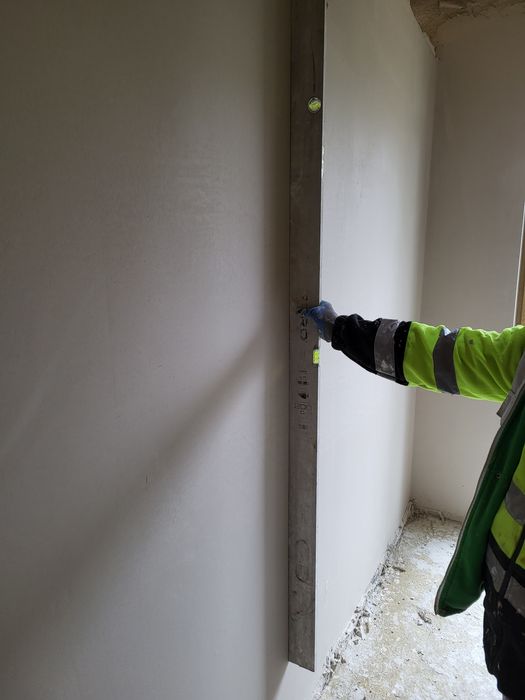 Tynki maszynowe posadzki styrobeton izolacje pianą pur I celulozą