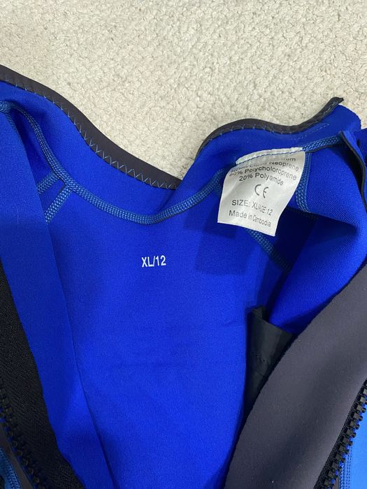 Гидрокостюм для плаванья