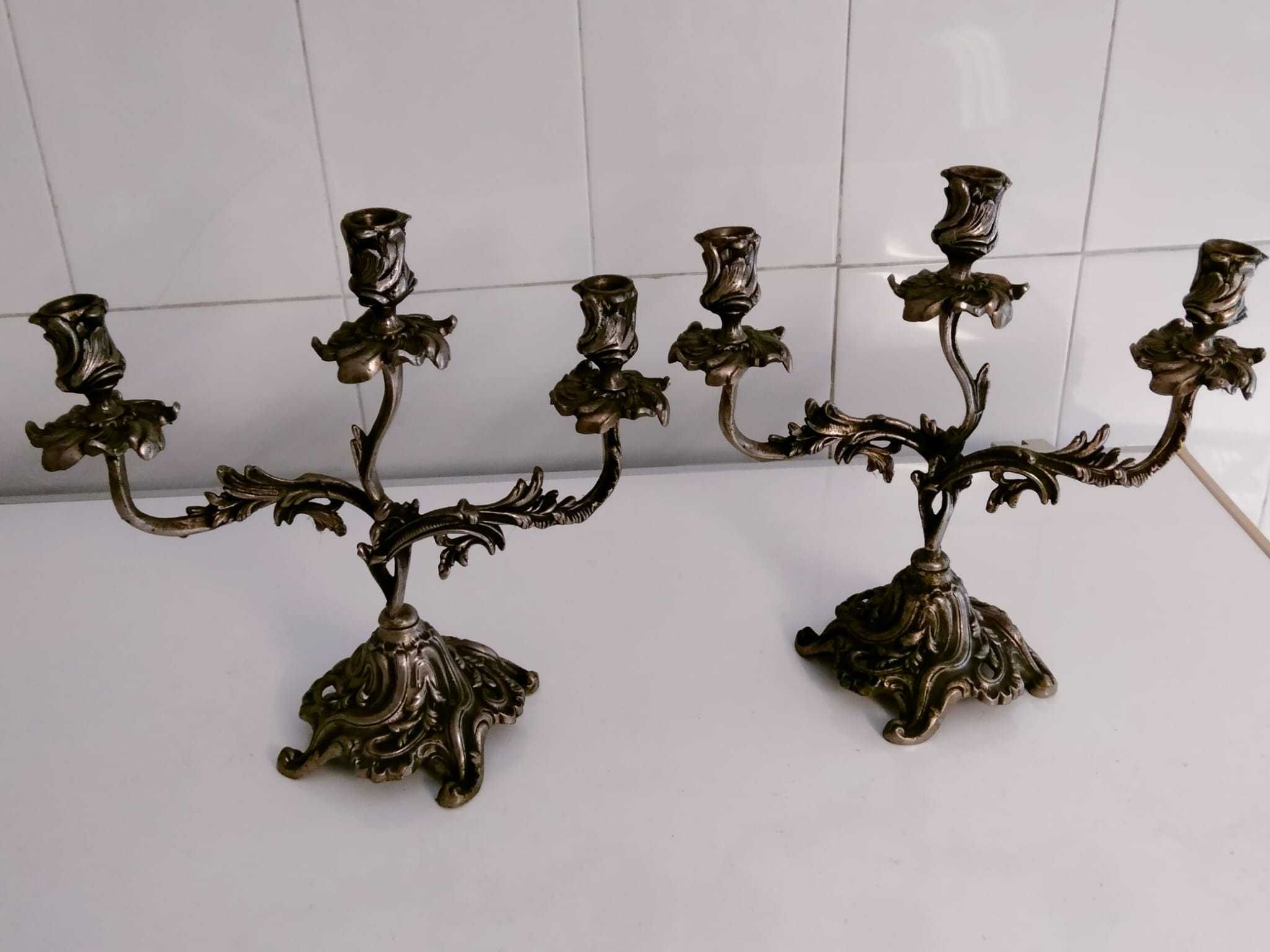 2 Candelabros-Castiçais em bronze niquelado