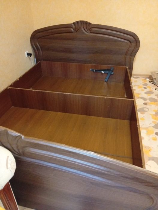 Ліжко без матрасу