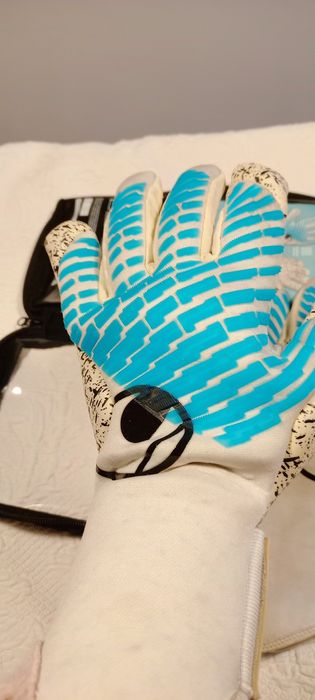 LUVAS guarda redes UHLSPORT