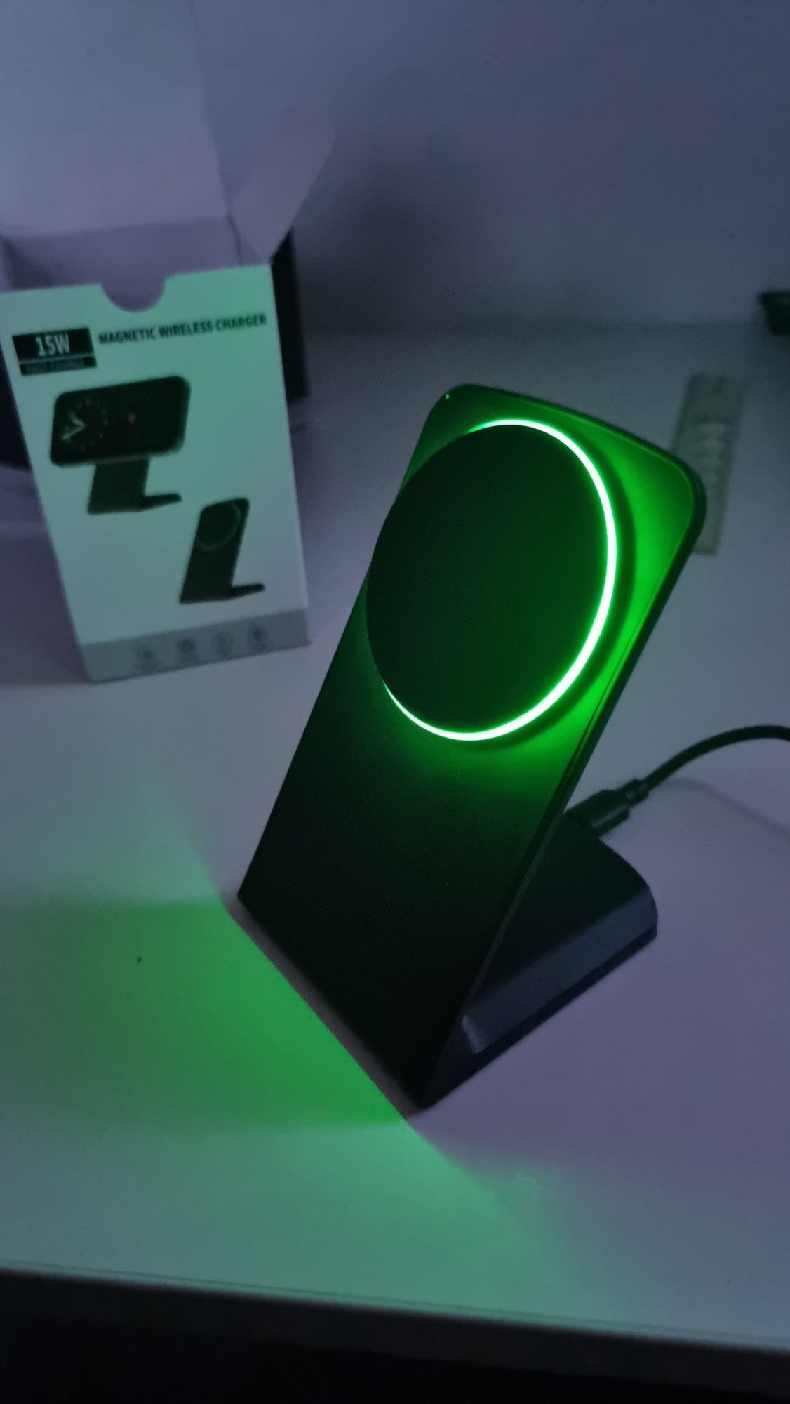 Ładowarka indukcyjna magnetyczna. Kompatybilna z wieloma modelami tele