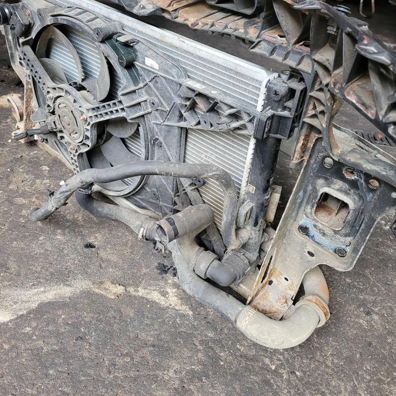 Pas przedni wzmocnienie czołowe chłodnice opel Corsa D 1.3CDTI 2008r
