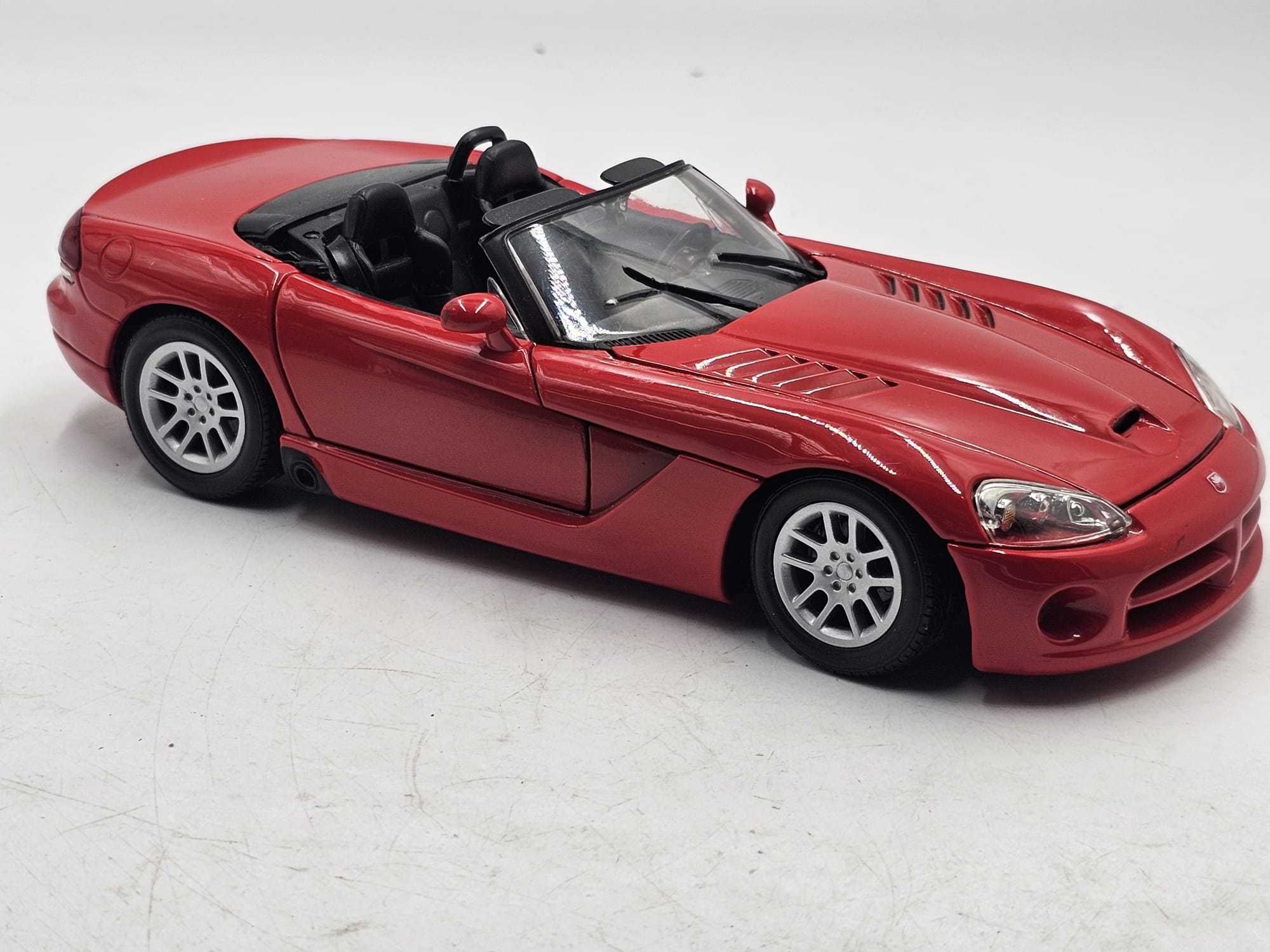 Motor Max 1/18 - 2003 Dodge Viper SRT 10 kabriolet czerwony