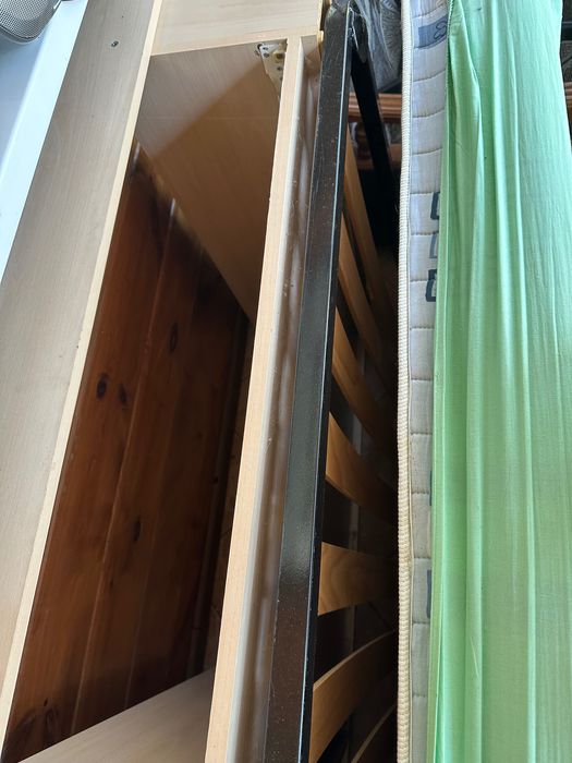 Продам ліжко односпальне з матрацом