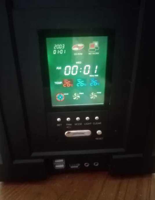 Obudowa komputerowa ATX z wyświetlaczem