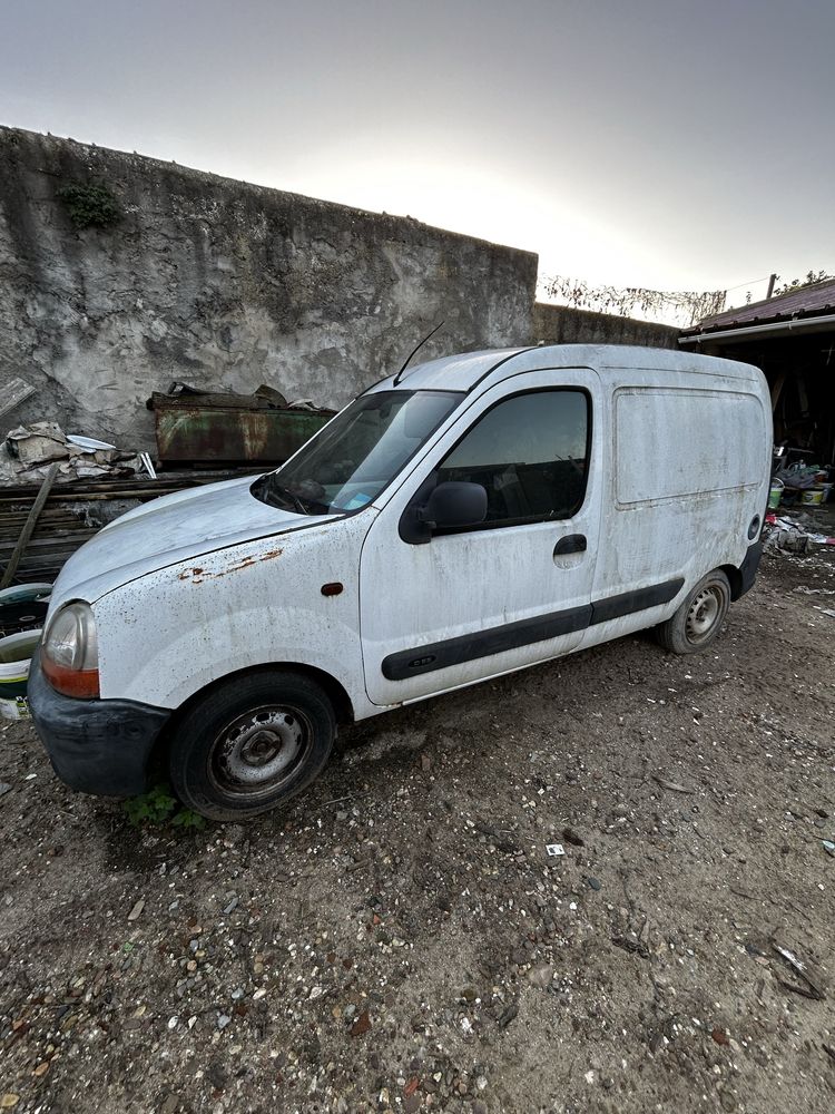 Vendo Renault Kangoo andar e outra para peças com documentos