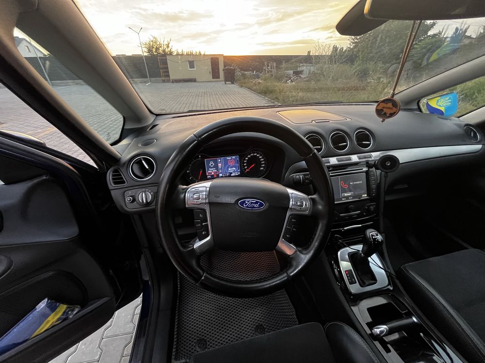 Ford S-Max.