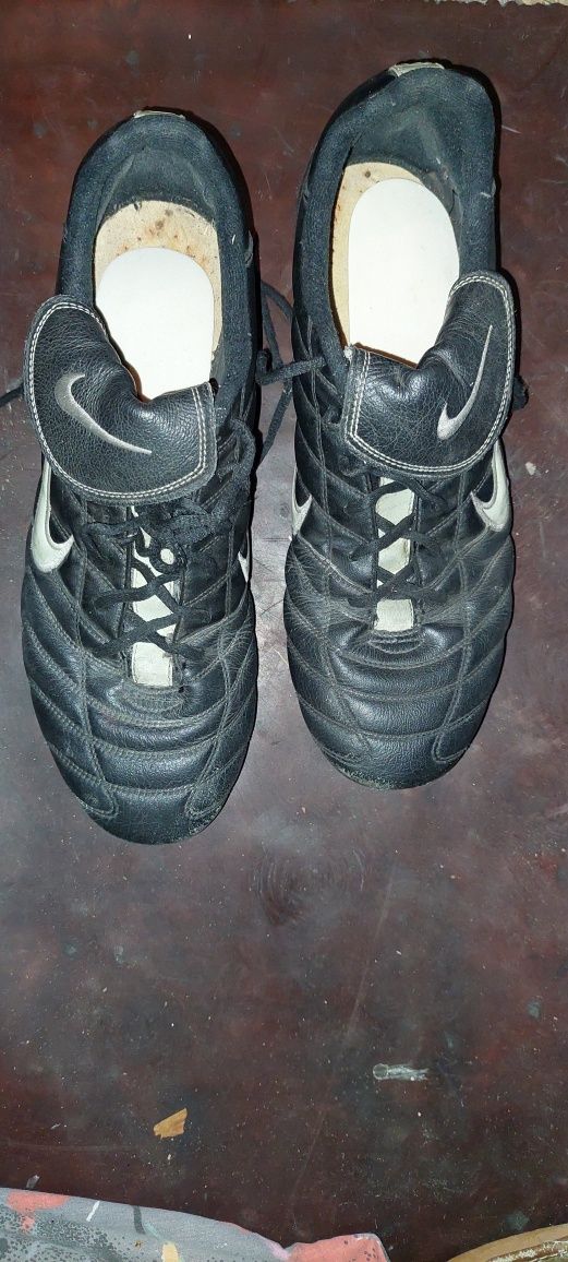 Buty piłkarskie korki Nike