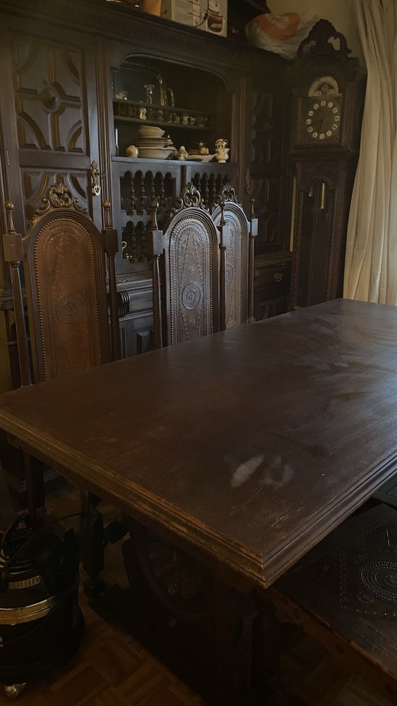 Mesa de sala com cadeiras