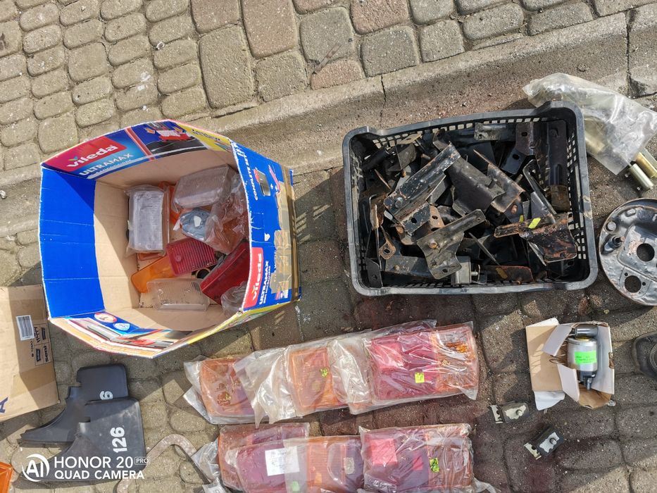 Części Fiat 126 lampy klosze zamki klamki chlapacze hak holowniczy