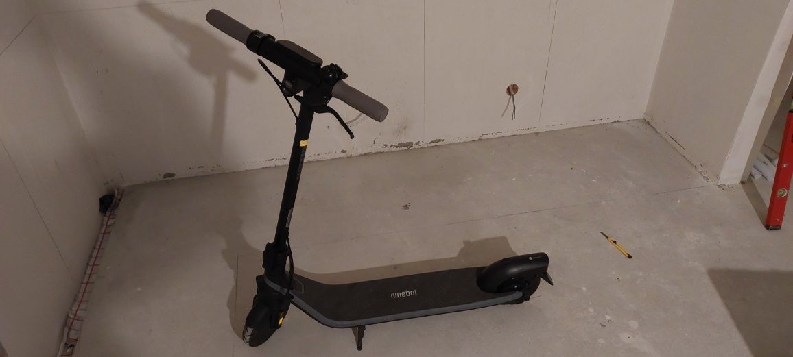 Hulajnoga elektryczna Segway Nineboot E2 prawie nowa