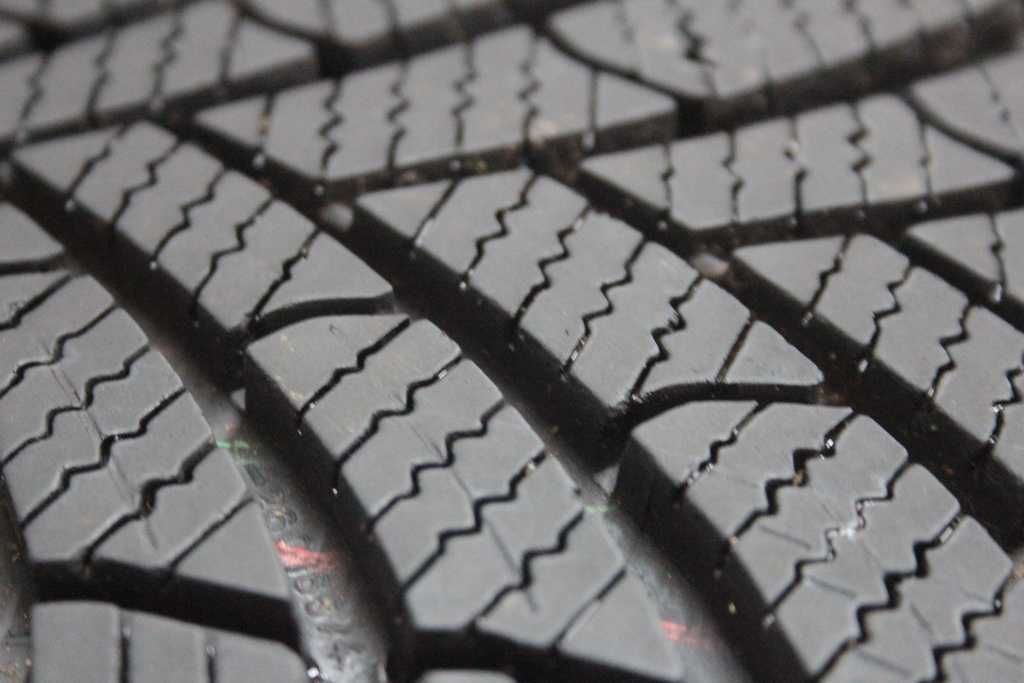 215/65/16 Semperit Speed-Grip 5 215/65 R16 102H XL 2023r