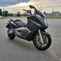 Продам максискутер Gilera GP800 (с документами)