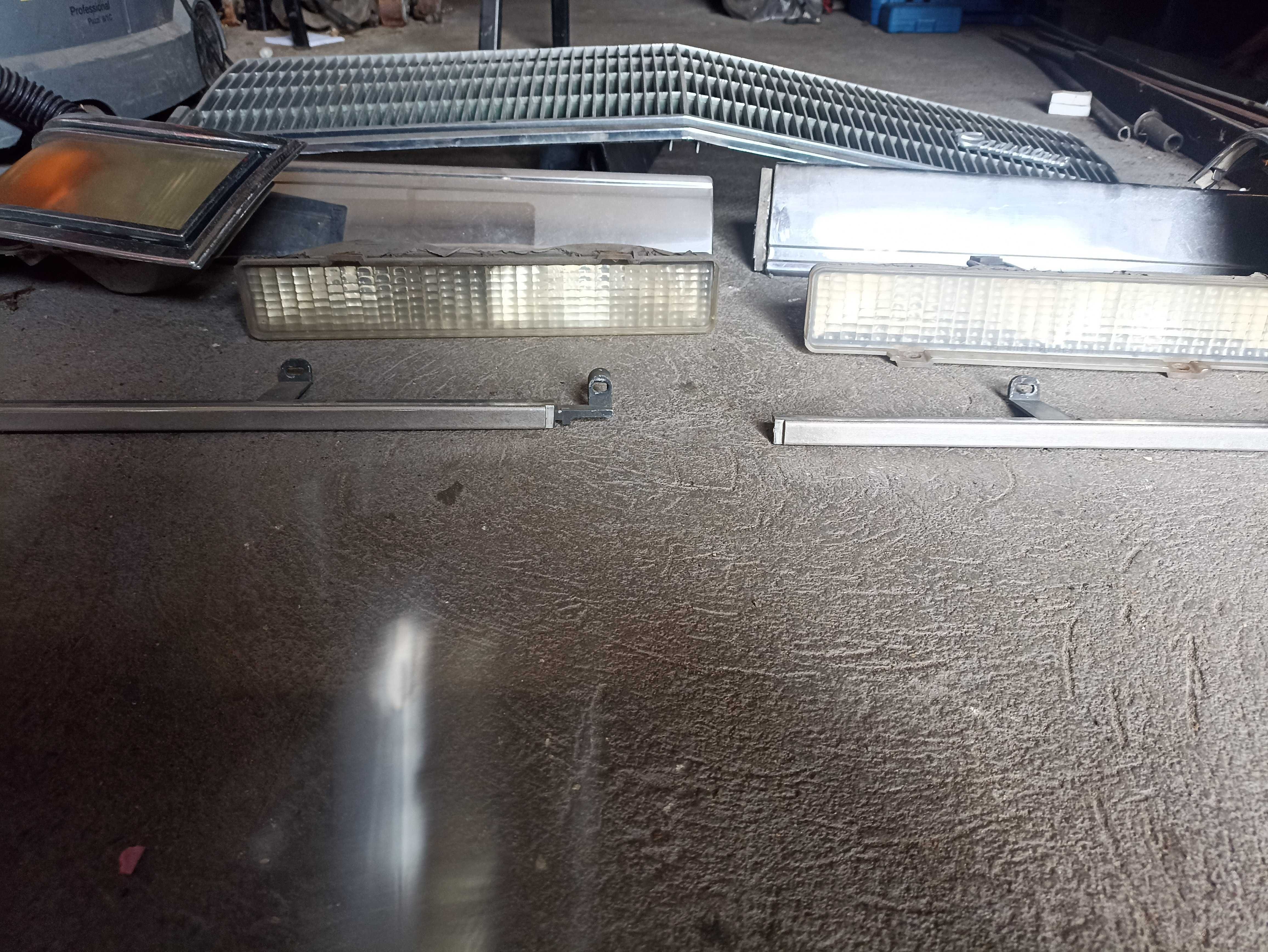 Cadillac Deville 87r. kompletny przód front lampa atrapa kierunkowskaz