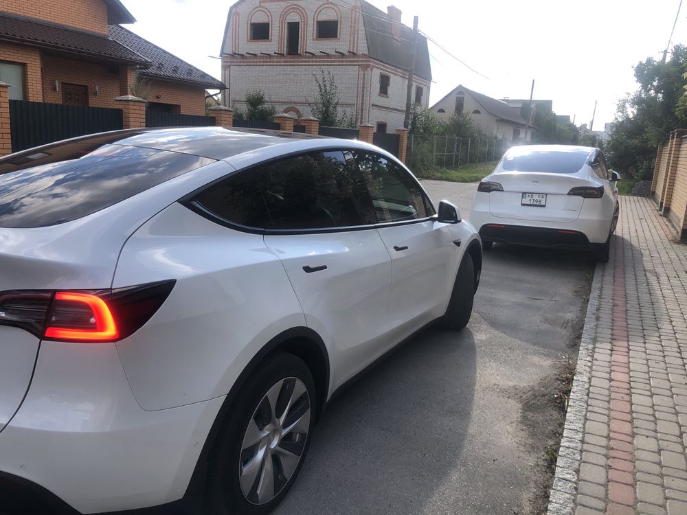 Tesla продам,Без підкрасів та шпакльовки. Все рідне.