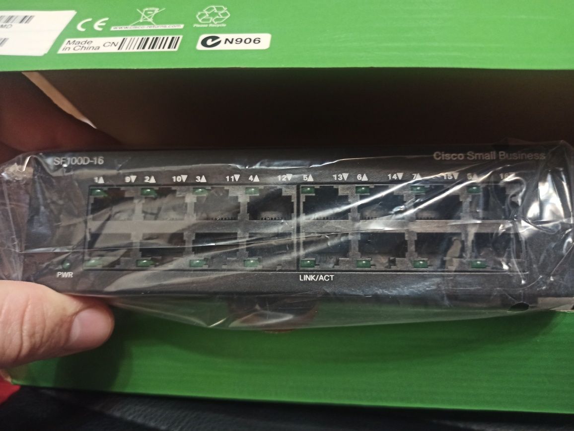 Комутатор мережевий CISCO SF100 (SF100D-16-EU)