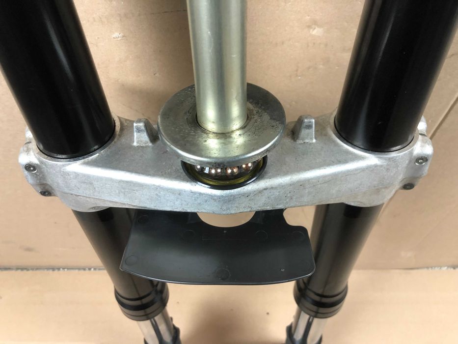 Suzuki GSX-R 750 600 Lagi Laga Zawieszenie Przód Półka Dolna L1 - L6