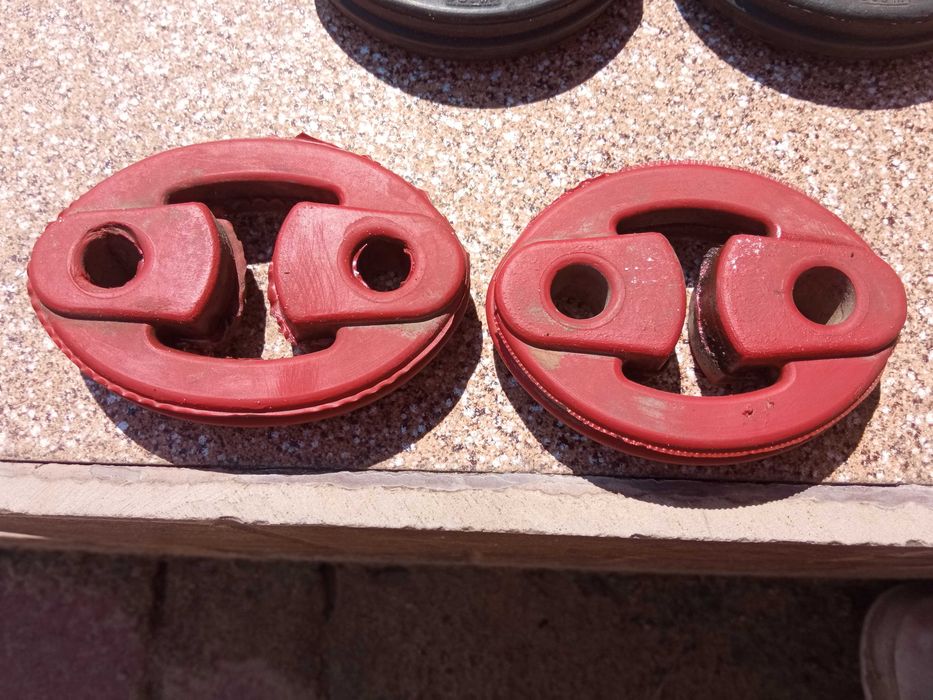 Резинове кріплення вихлопної труби 93BB-5A262-GA