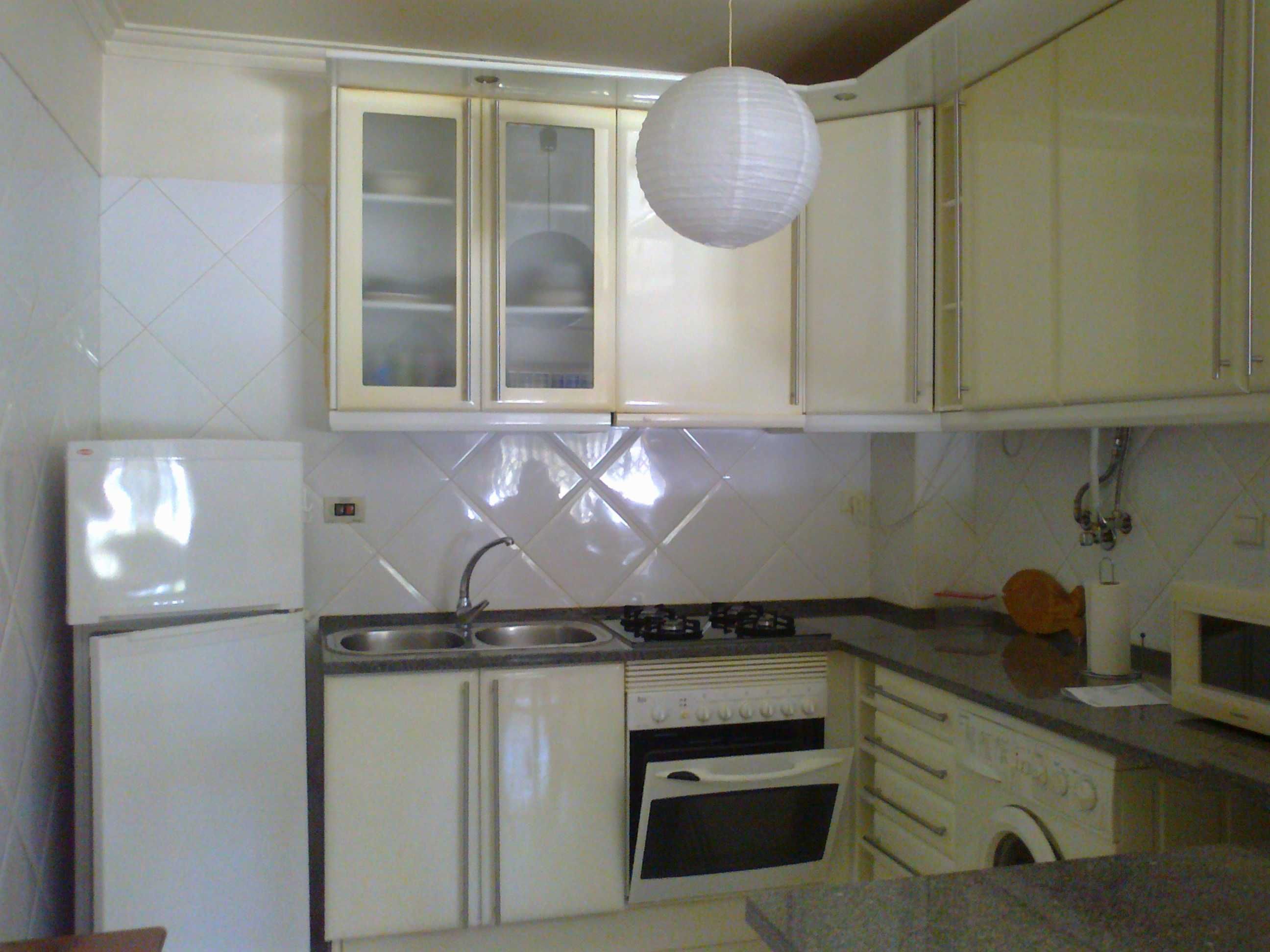 Arrenda-se apartamento T0 a estudante -Monte de Caparica - Junto à FCT