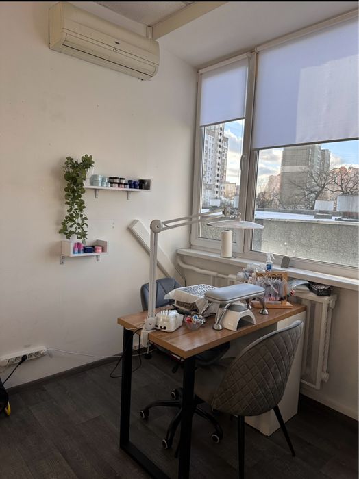 Оренда місця бровист /візажист/ Майстер манікюру