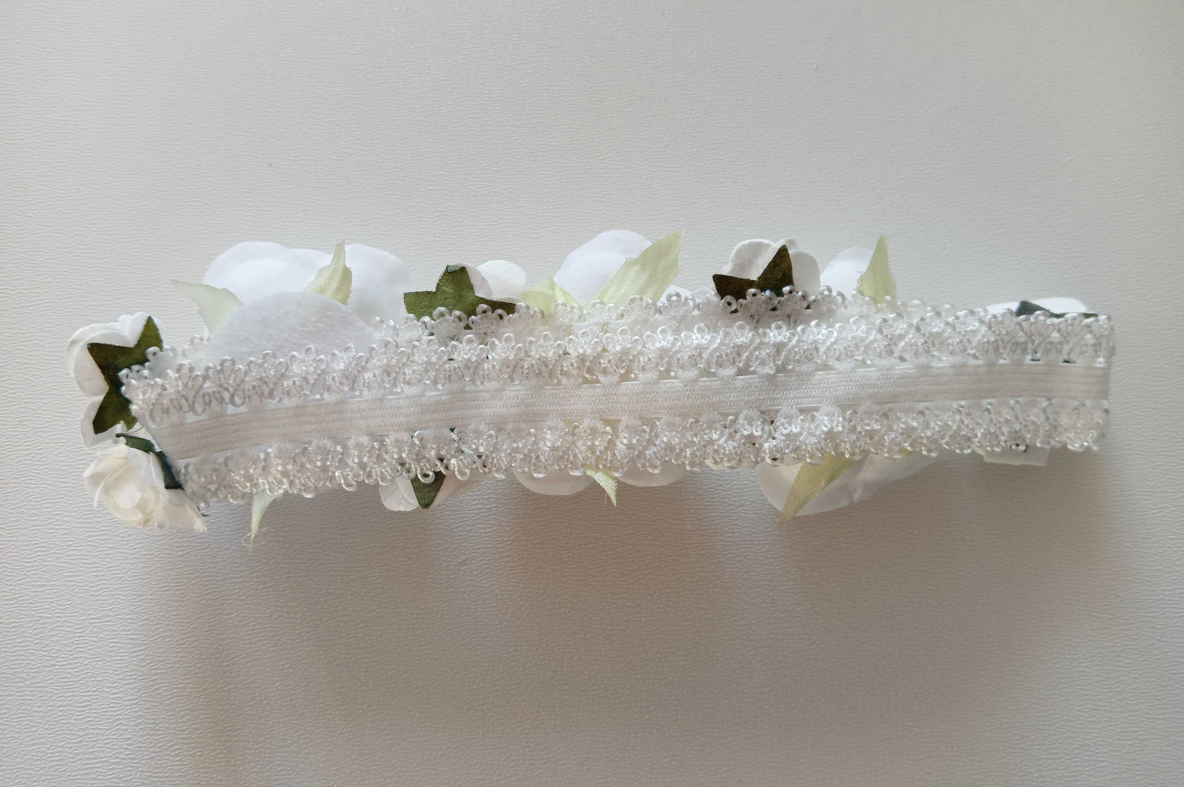 Biała opaska z kwiatuszkami- połwianuszek