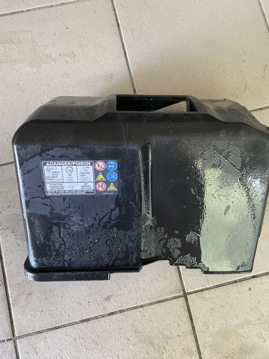 Кожух кришка накладка захист акумулятора