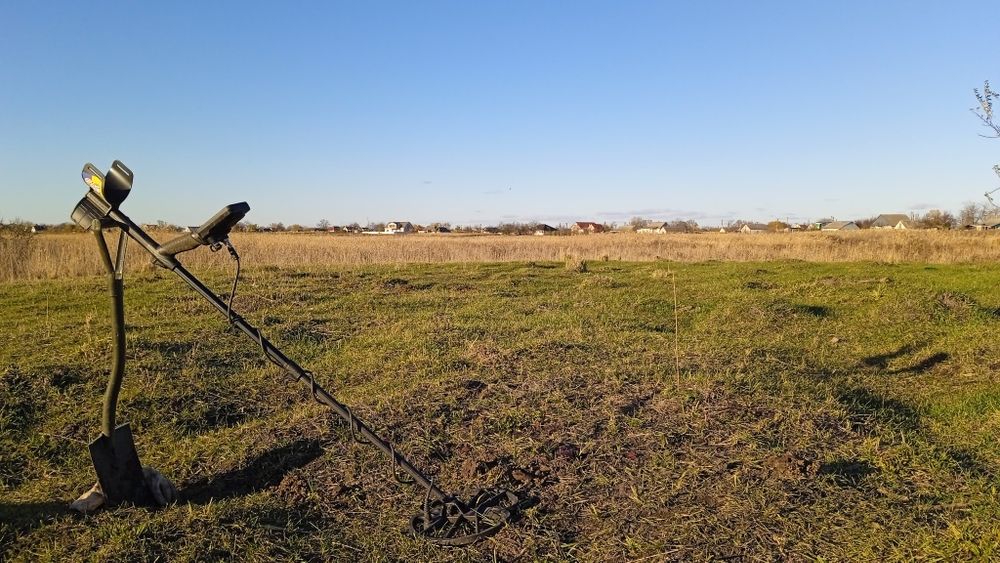 Поиск с металлоискателем потерянных и скрытых вещей