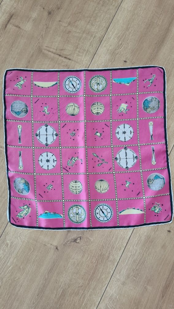 Chusta Apaszka Gawroszka Poszetka. Znaki zodiaku. Horoskop. Różowa