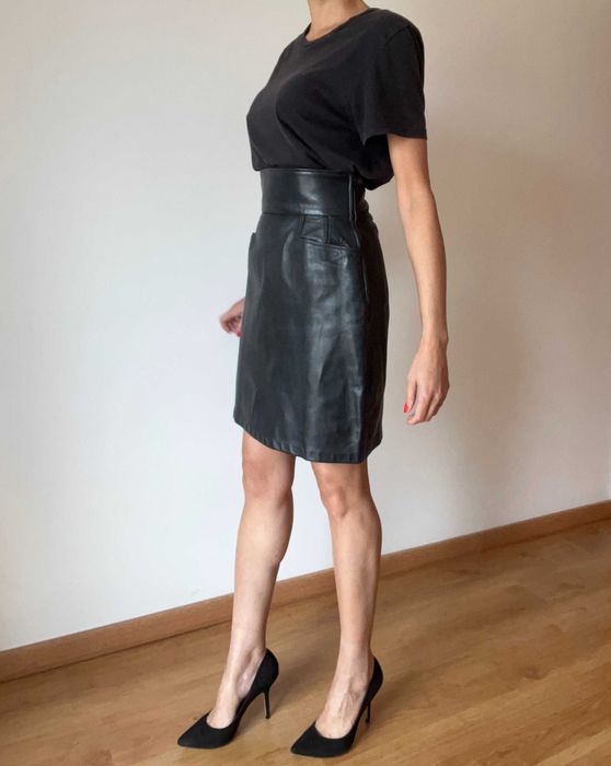 Saia Preta de Couro Genuíno