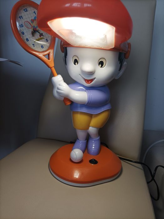 Lampka biurkowa Tenisista
