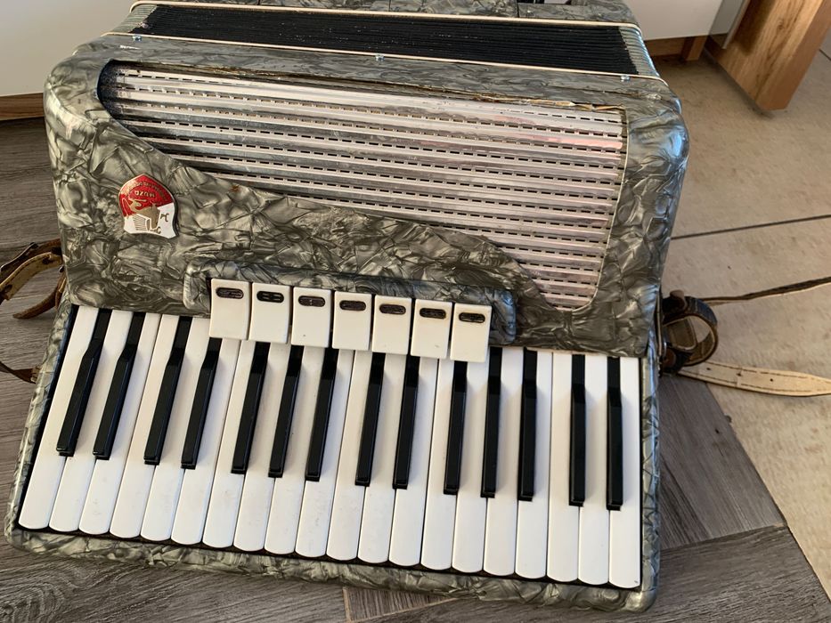 Akordeon BFA Muza Polonez 80 Basów 42x40x19 cm Do Renowacji