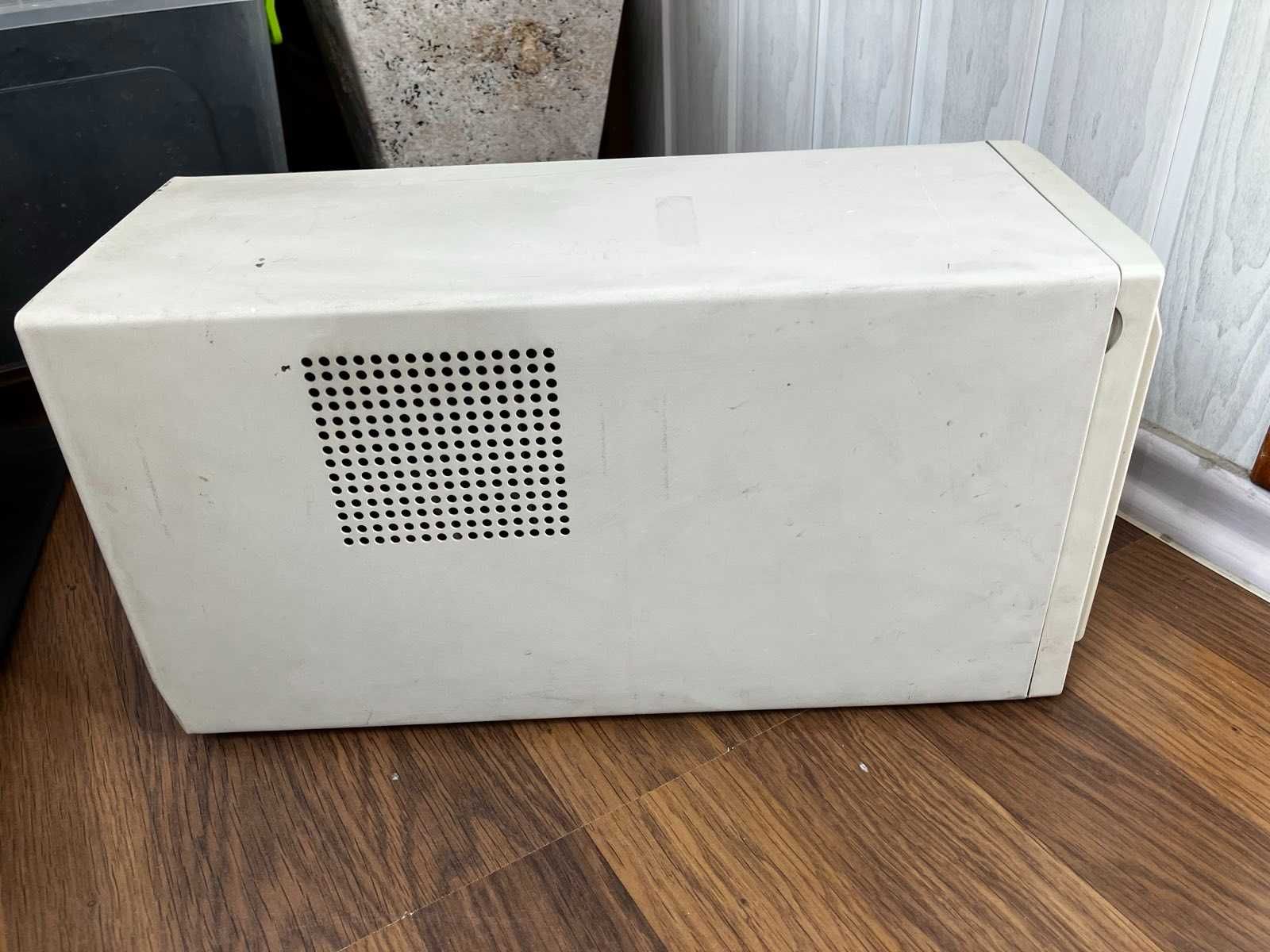 Источник бесперебойного питания APC Smart-UPC 1000, б/у.
