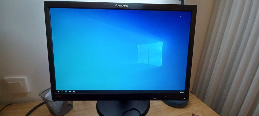 Monitor Lenovo L2251p Wide com adaptador VGA-HDMI