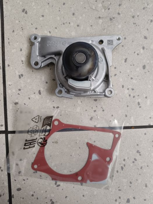 Помпа двигуна Рено К9К