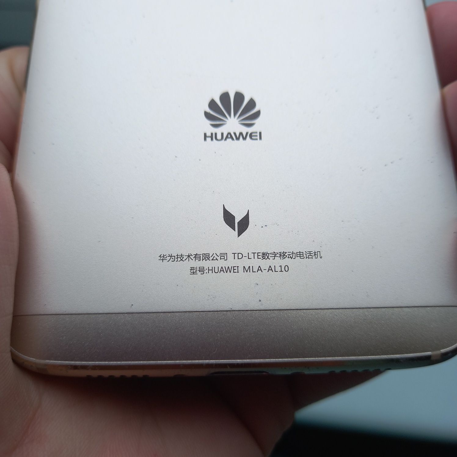 Мобильный телефон Huawei MLA-AL10