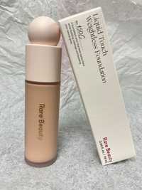 Rare Beauty Licquid Touch Weightless Foundation
Swatche kolorów na dru