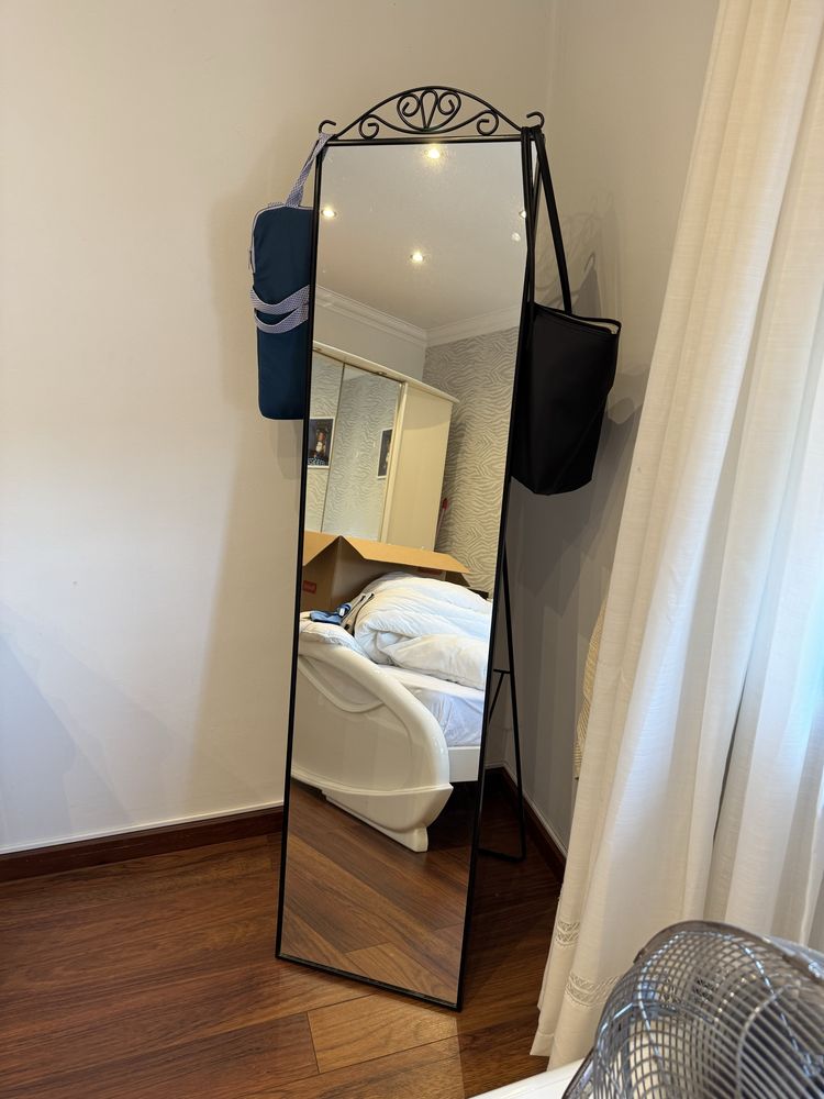 Espelho preto do IKEA
