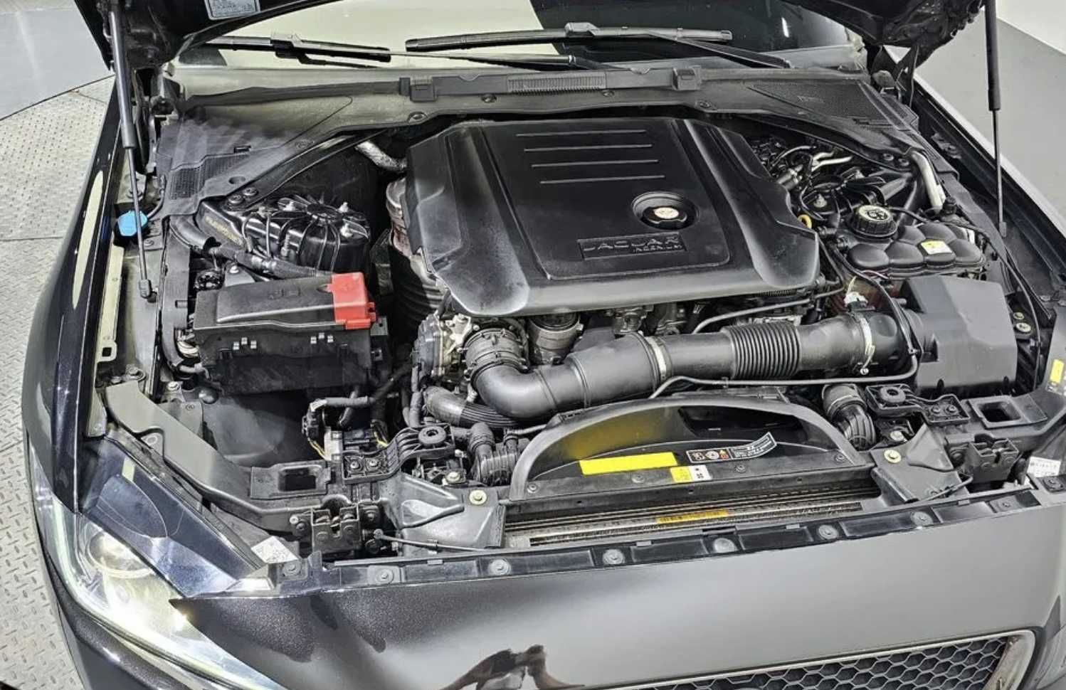 Jaguar XE 2.0d  Ягуар ХЕ 2,0д