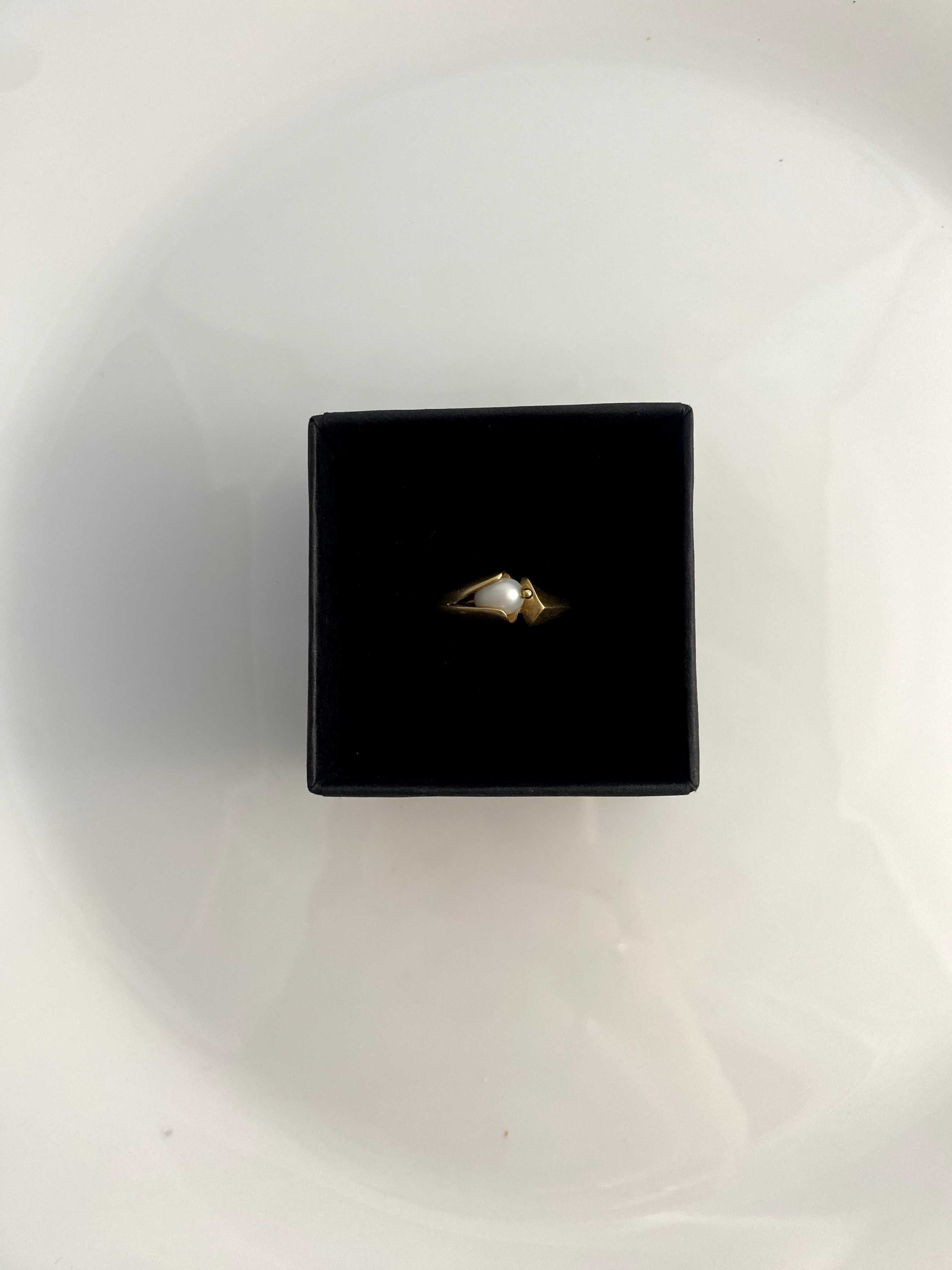 Złoty pierścionek Au585 3.36g