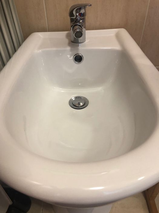 Bidé e torneira WC